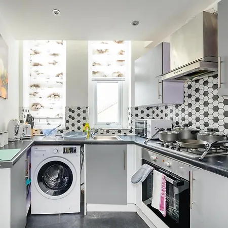 Guest house Rb83Pl - Comfortable Shared Bedroom In Leeds *