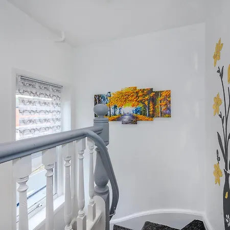 Guest house Rb83Pl - Comfortable Shared Bedroom In Leeds *